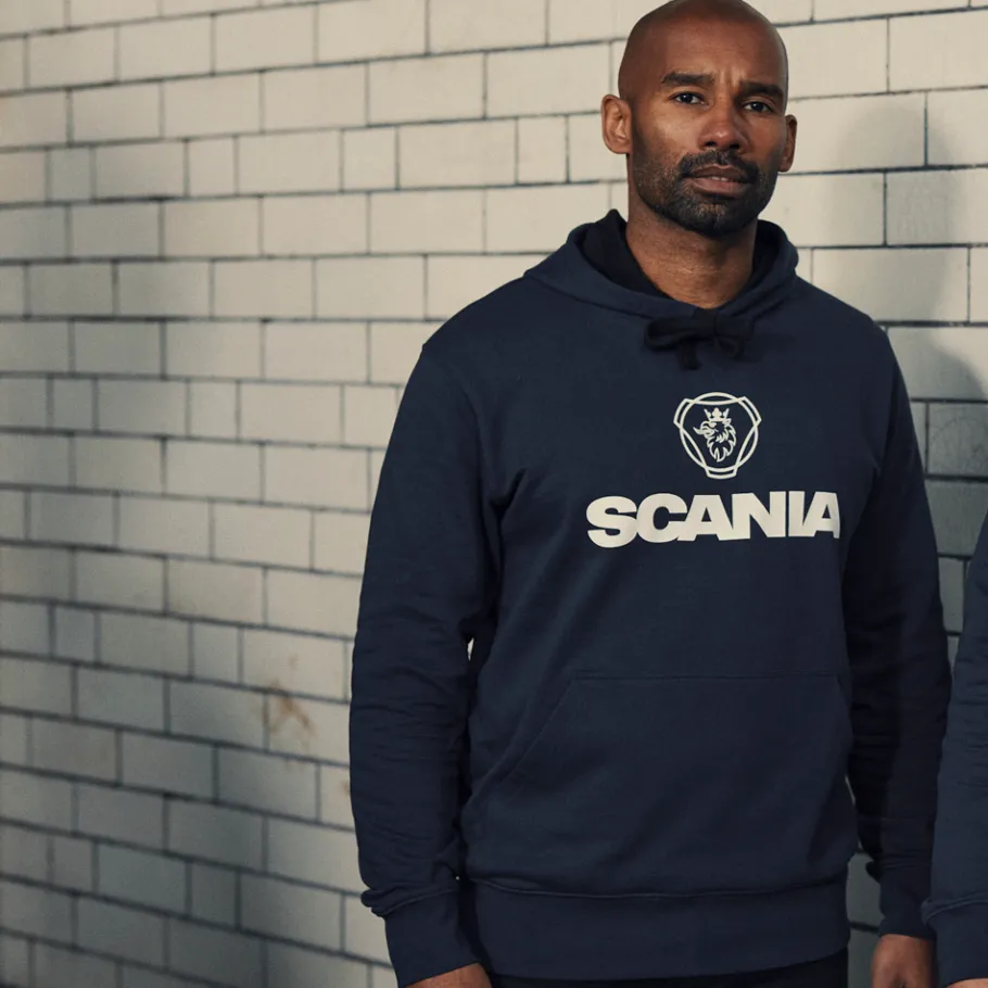 huvtrja_scania_logotyp_matrinbl_herr_1.webp Scania Tröjor & Hoodies | Huvtröja logotyp Matrinblå – Herr